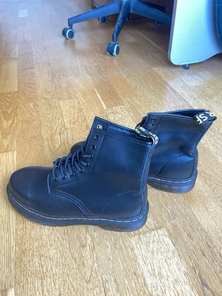 Botas imitación Dr. Martens negras. Número 42