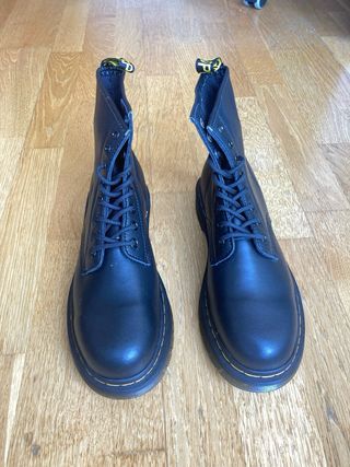 Botas imitación Dr. Martens negras. Número 42