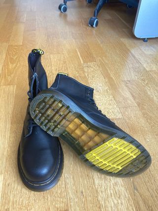 Botas imitación Dr. Martens negras. Número 42