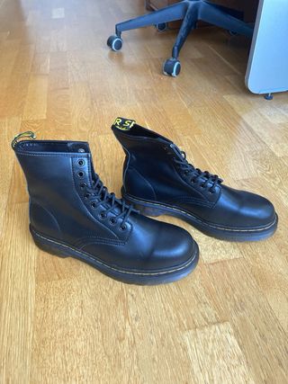 Botas imitación Dr. Martens negras. Número 42