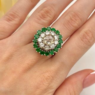 Anillo oro blanco 18kt con Esmeraldas y Diamantes 