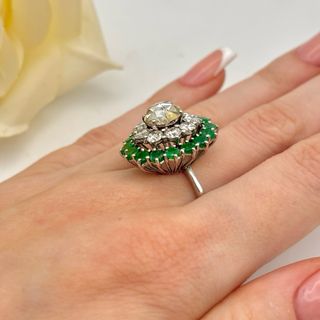 Anillo oro blanco 18kt con Esmeraldas y Diamantes 
