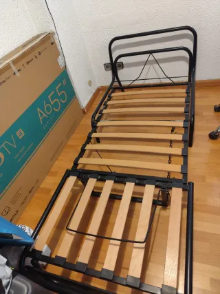 Cama / Somier plegable con estructura metálica.