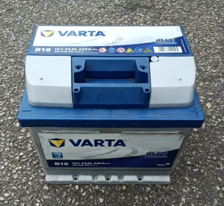 Batería coche Varta B18 44Ah - 440A.