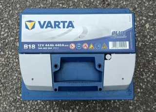 Batería coche Varta B18 44Ah - 440A.