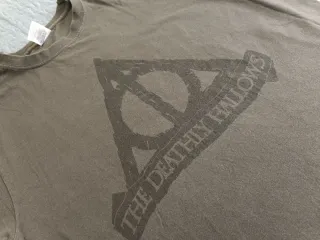 Camiseta Harry Potter s Deathly Hallows verde