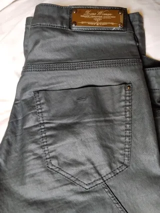 Pantalón Zara repelente agua negro