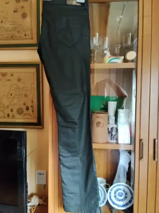 Pantalón Zara repelente agua negro
