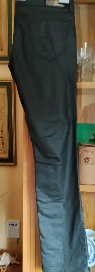 Pantalón Zara repelente agua negro