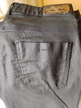 Pantalón Zara repelente agua negro