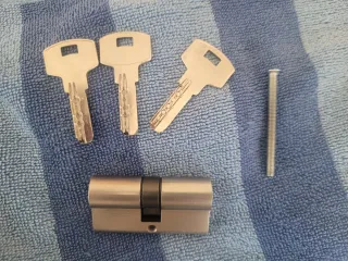 Cilindro y llaves para cerradura