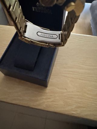 Reloj Festina Cronógrafo Dorado y Negro