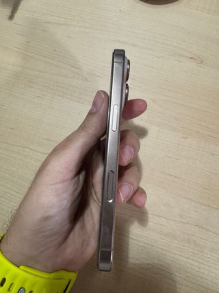 iPhone 16 Pro Oro