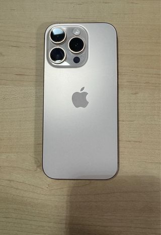 iPhone 16 Pro Oro