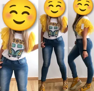 Camiseta blanca con mangas de tul amarillo