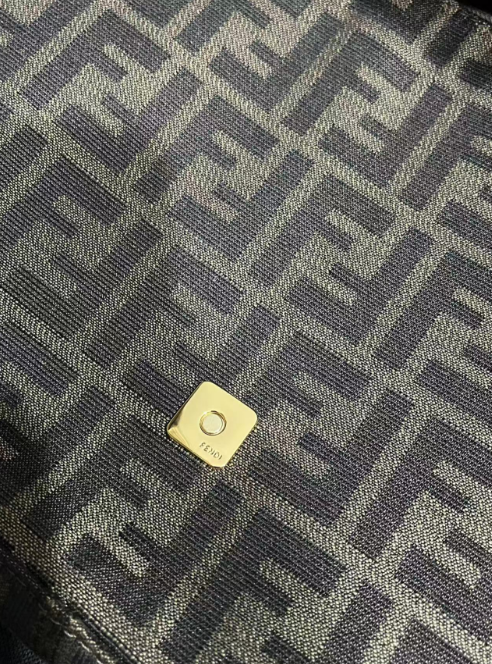 Bolso Fendi Baguette Cuero Hebilla Dorada