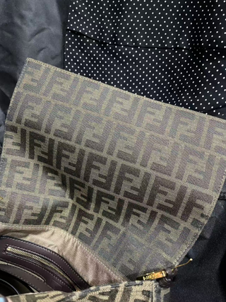 Borsa Fendi Baguette in pelle con fibbia dorata