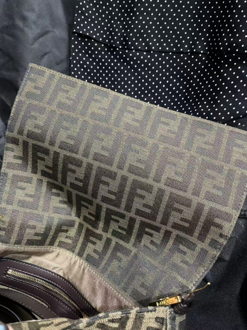Bolso Fendi Baguette Cuero Hebilla Dorada