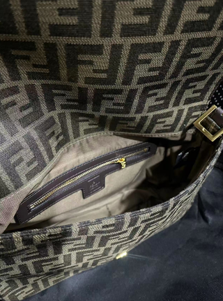 Borsa Fendi Baguette in pelle con fibbia dorata