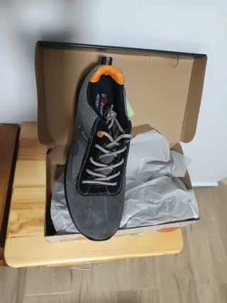 Zapatos de seguridad U-Power grises y naranjas