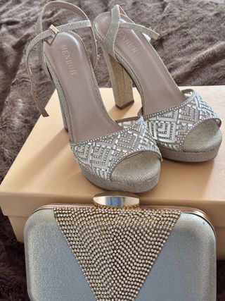 Bolso y tacones dorados MENBUR