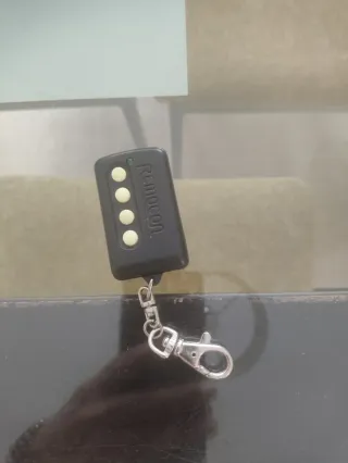 Mando Garaje Remocon Negro 4 Botones