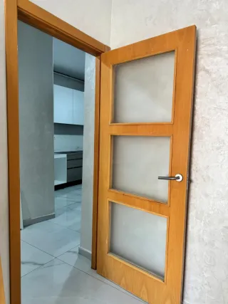  2 Puertas de madera con cristal y 4 puertas lisas