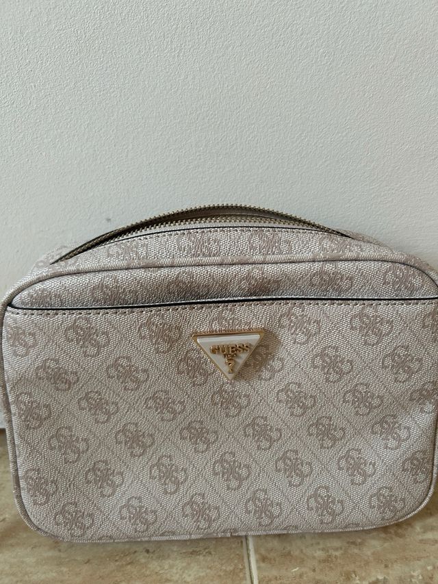 Bolso Guess Beige y Dorado