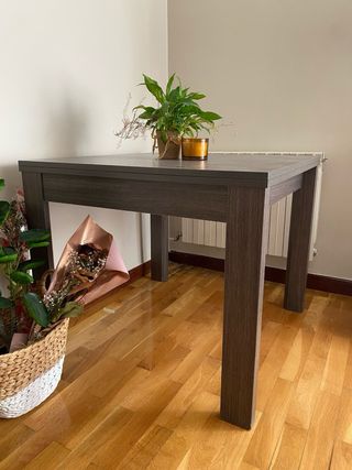 Armarios mesillas y mesa de madera maciza