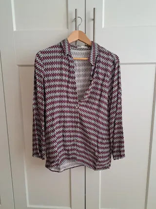 Camisa de mujer con estampado geométrico
