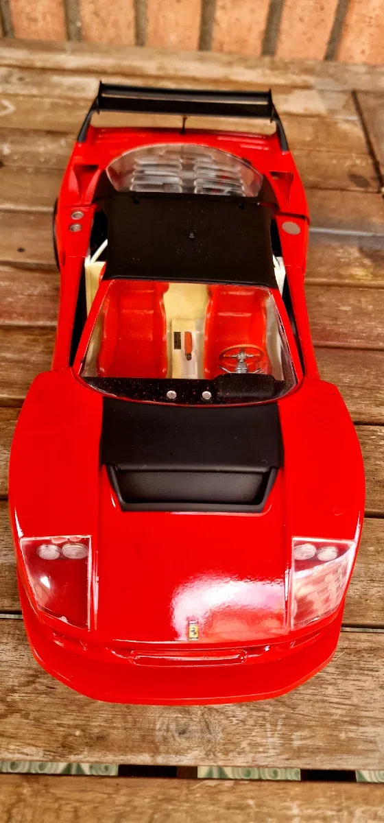 Maqueta montada Ferrari F40 1/12