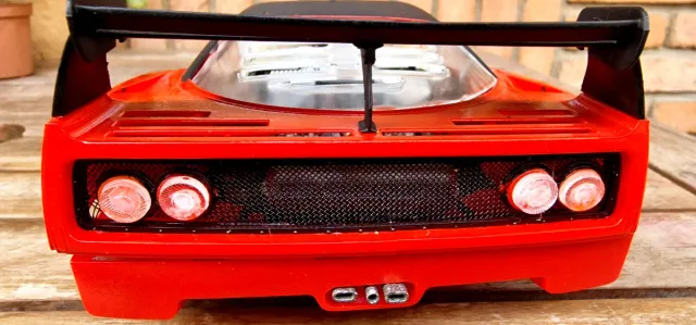 Maqueta montada Ferrari F40 1/12