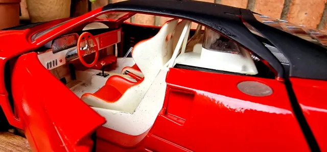 Maqueta montada Ferrari F40 1/12