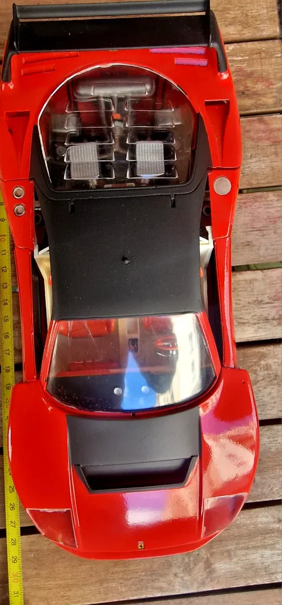 Maqueta montada Ferrari F40 1/12