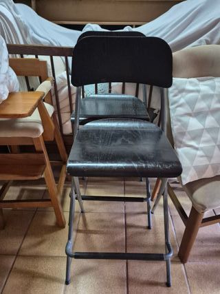 2 panche alte in legno nero e metallo