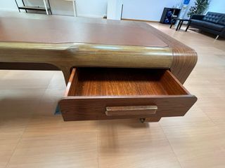 Mesa de despacho de madera