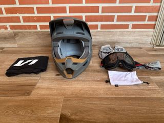 Casco Fox V1 Matte + Guantes y Gafas