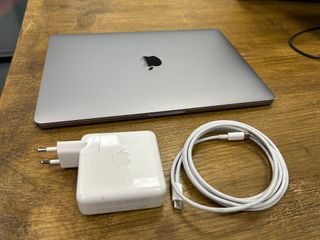 MacBook Pro 13 Intel i5 8GB 128GB 2019