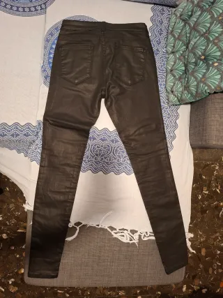 Pantalones Zara efecto piel negros