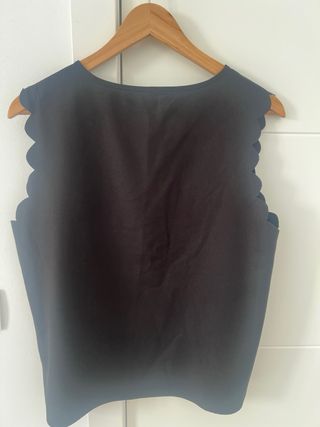 Blusa sin mangas con escote de lazo