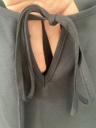 Blusa sin mangas con escote de lazo