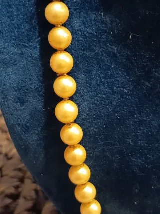 Collana di perle dorate