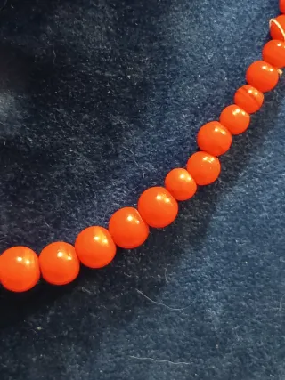 Collana di perle arancioni