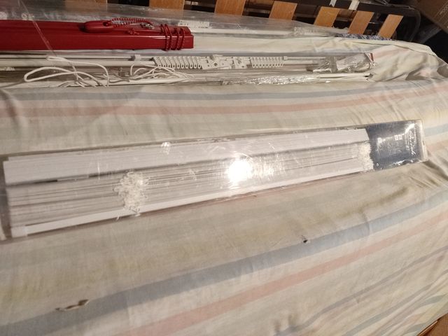 Persiana blanca de laminas