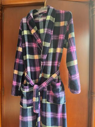 Bata coralina talla M aunque da hasta L
