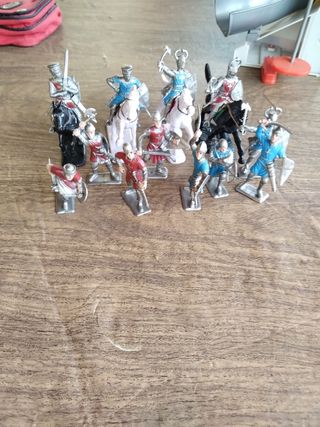 Soldatini Medievali Cavalieri e Cavalli