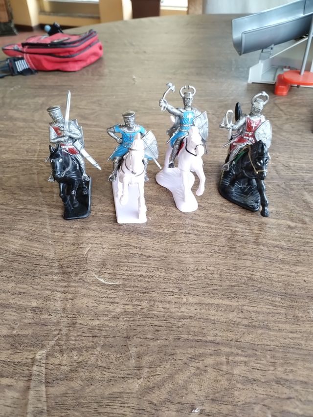 Soldatini Medievali Cavalieri e Cavalli