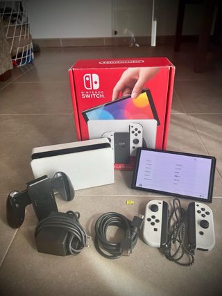 Nintendo Switch OLED bianco