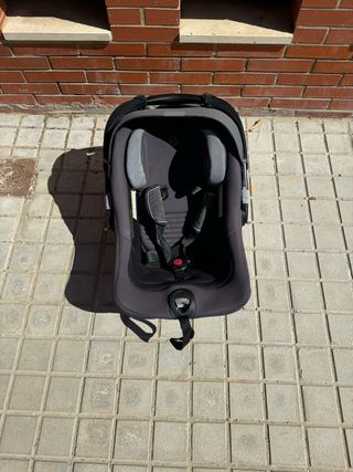 Silla y parque de bebé.
También tengo el colchón