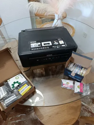 Impresora Epson Negra + Cartuchos